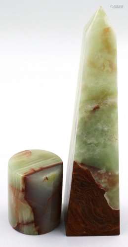 A polished onyx obelisk, H: 20 cm, and a cylindrical onyx pe...