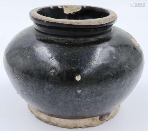 A Southern Song Dynasty black glazed clay pot, D: 12 cm, H: ...