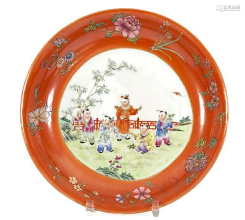 Chine, Epoque République (1912-1949)Plat en porcelaine à déc...