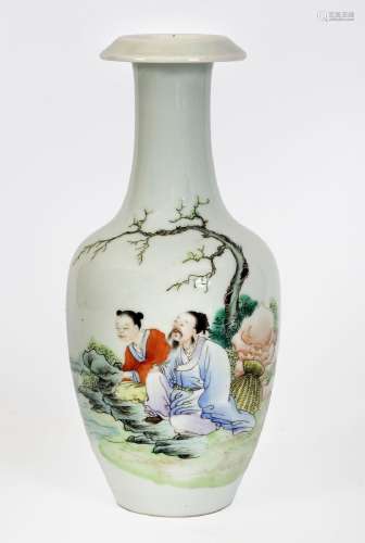 Chine, Epoque République (1912-1949)Vase en porcelaine à déc...