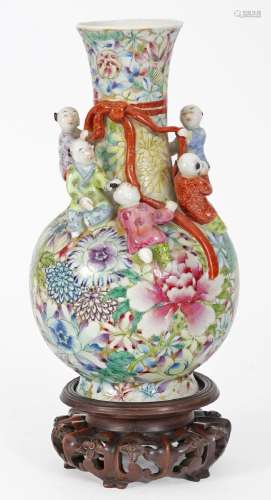 Chine, Epoque République (1912-1949)Vase dit "aux enfan...