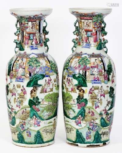 Chine, XIXe sièclePaire de vases en porcelaine de Canton à d...