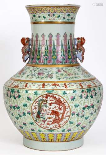 Chine, Epoque Guangxu (1875-1908)Grand vase Hu en porcelaine...