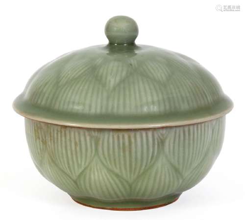 Chine, Epoque Qing (1644-1912)Bol couvert en porcelaine cela...