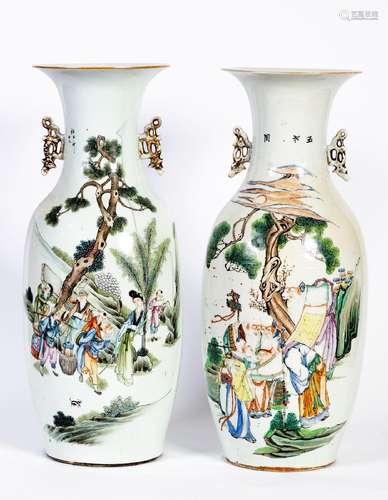 Chine, XIX-XXe siècleDeux vases en porcelaine à décor en éma...