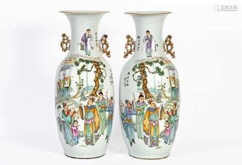 Chine, XIX-XXe sièclePaire de vases en porcelaine à double d...