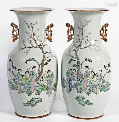 Chine, XIX-XXe sièclePaire de vases en porcelaine à décor en...