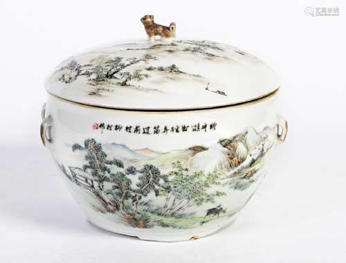 Chine, XIX-XXe sièclePot couvert en porcelaine à décor en ém...