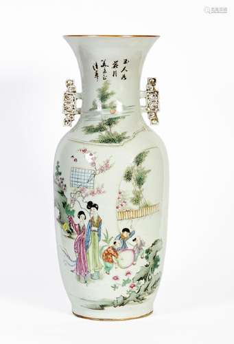 Chine, XIX-XXe siècleVase en porcelaine à décor en émaux pol...