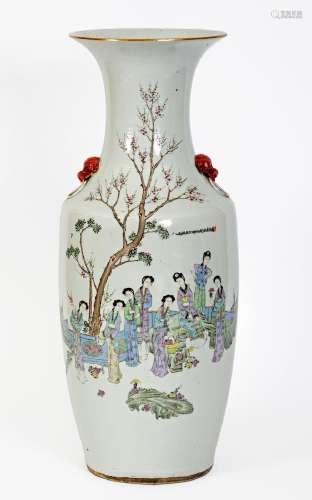 Chine, XIX-XXe siècleVase en porcelaine à décor en émaux pol...
