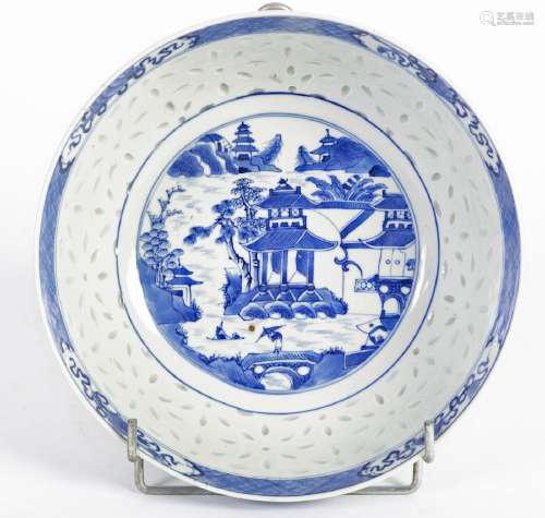 Chine, XIXe siècleBol en porcelaine dit « grains de riz » à ...