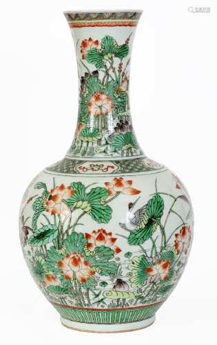 Chine, XIXe siècleGrand vase en porcelaine à décor en émaux ...