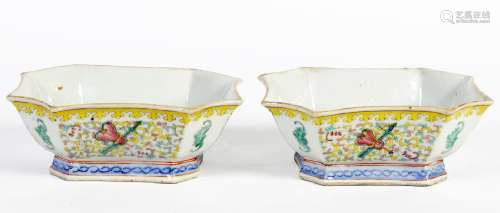 Chine, XIXe sièclePaire de raviers en porcelaine à décor en ...