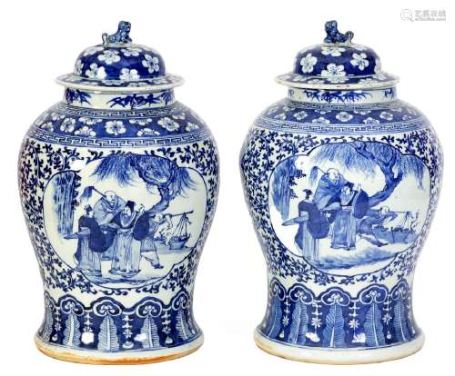 Chine, XIXe sièclePaire de potiches couvertes en porcelaine ...