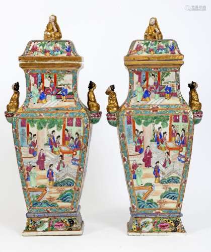 Chine, XIXe sièclePaire de vases couverts rectangulaires en ...
