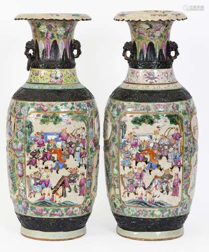 Chine, XIXe sièclePaire de vases en porcelaine craquelée de ...