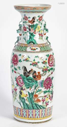 Chine, XIXe siècleVase en porcelaine à décor en émaux de la ...