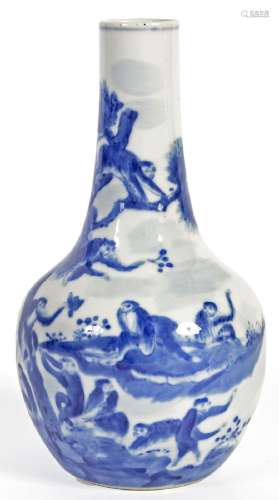 Chine, XIXe siècleVase en porcelaine à décor en émaux bleu-b...