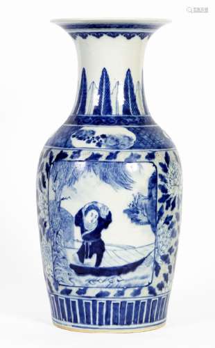 Chine, XIXe siècleVase en porcelaine à décor en émaux bleu-b...