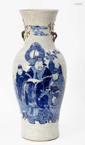 Chine, XIXe siècleVase en porcelaine craquelée de Nankin à d...