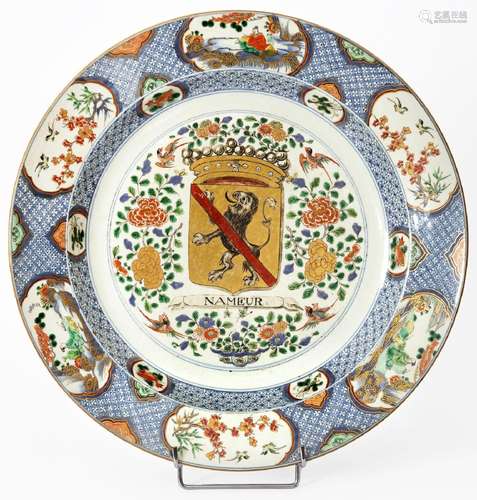 Chine, Epoque Kangxi (1662-1722)Grand plat en porcelaine à d...