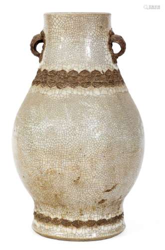 Chine, Epoque Qianlong (1736-1795)Vase en porcelaine craquel...