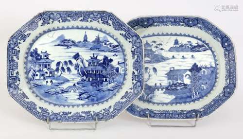 Chine, Epoque Qianlong (1736-1795)Deux plats en porcelaine à...