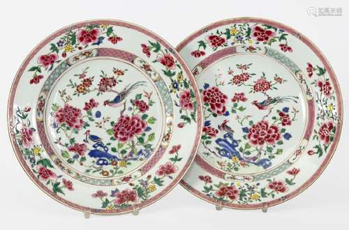 Chine, Epoque Qianlong (1736-1795)Paire de plats en porcelai...