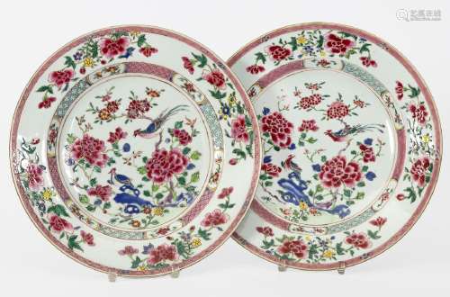 Chine, Epoque Qianlong (1736-1795)Paire de plats en porcelai...