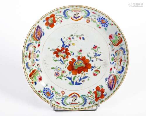Chine, Epoque Qianlong (1736-1795)Plat en porcelaine à décor...