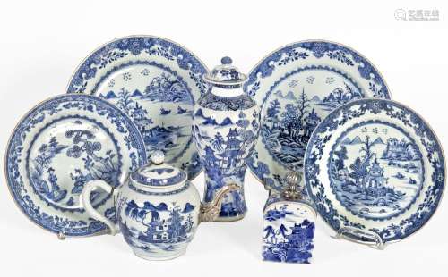 Chine, XVIIIe siècleLot comprenant une paire de plats, une p...