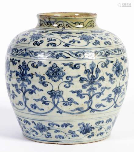 Chine, Epoque Ming (1368-1644)Potiche en porcelaine à décor ...