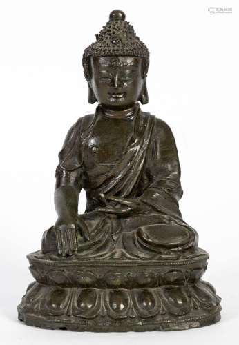 Chine, Epoque Ming (1368-1644)Statue de Bouddha en bronze re...