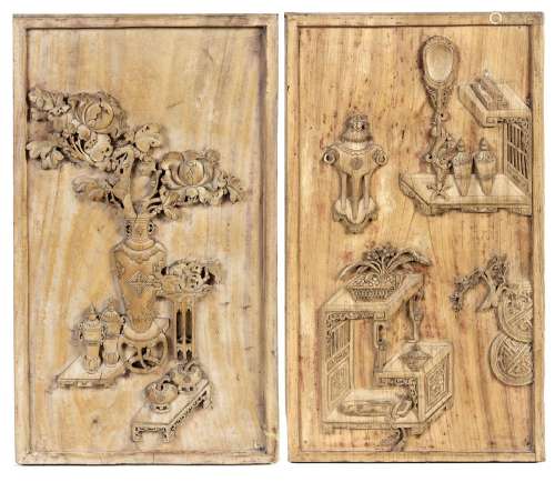 Chine, XIXe sièclePaire de panneaux en bois naturel sculpté ...