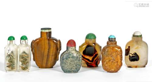 Chine, XIXe siècleLot de six snuff bottle en pierres dures e...