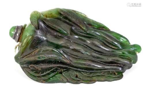 Chine, XIXe siècleRare snuff bottle en jade épinard représen...