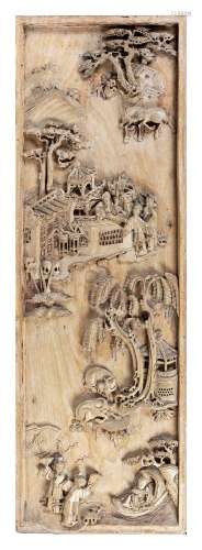 Chine, XXe sièclePanneau en bois naturel sculpté à décor de ...