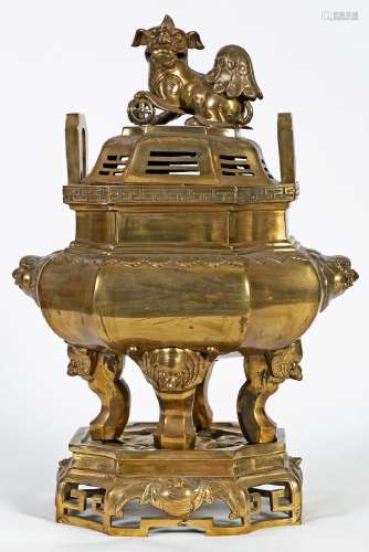 Vietnam, XIXe siècleGrand brûle parfum quadripode en bronze ...
