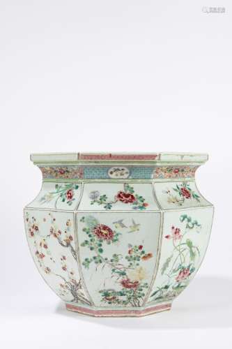 A large Chinese famille rose porcelain jardiniere. China, 19...