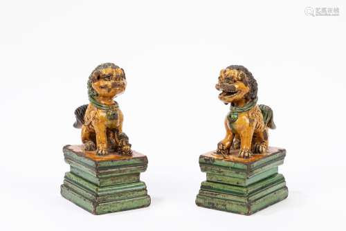 A pair of sancai glazed Pho dogs. China, Ming dynasty, 17th ...