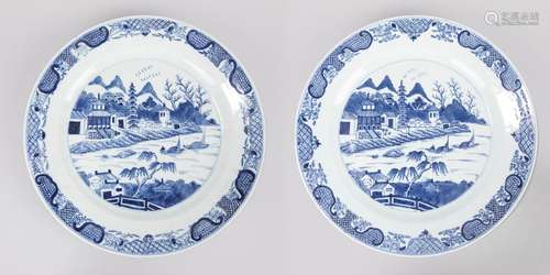 A pair of blue and white plates. China, 18th century