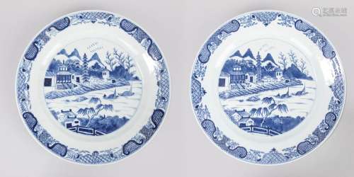 A pair of blue and white plates. China, 18th century