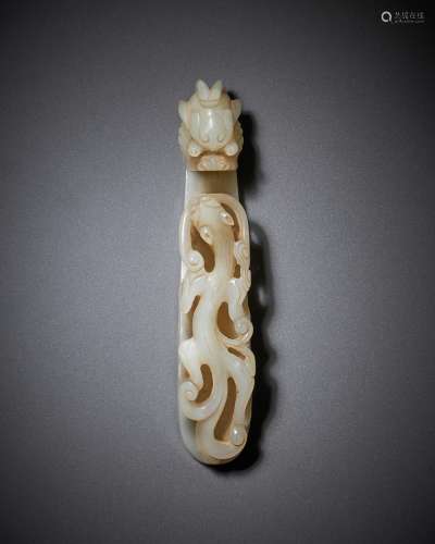 A Chinese white or very pale celadon jade belt hook