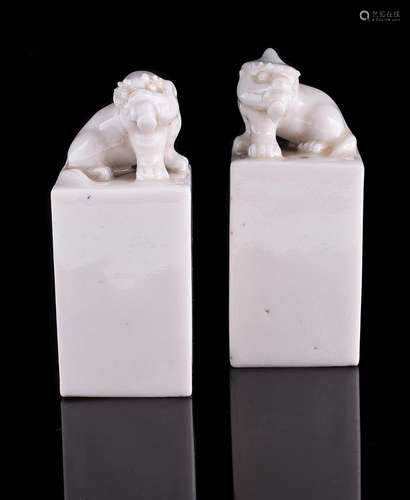 A near pair of Chinese dehua seals