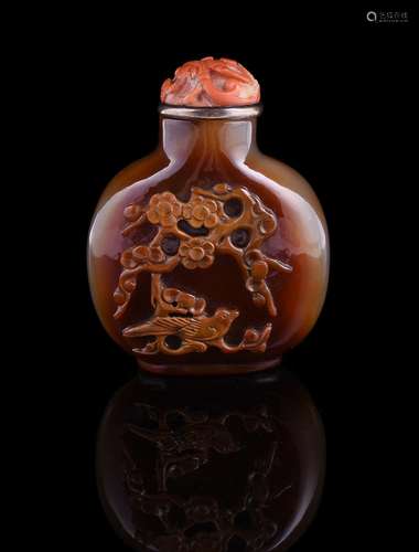 A Chinese Chalcedony agate snuff bottle