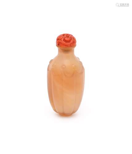 Y A good Chinese agate snuff bottle