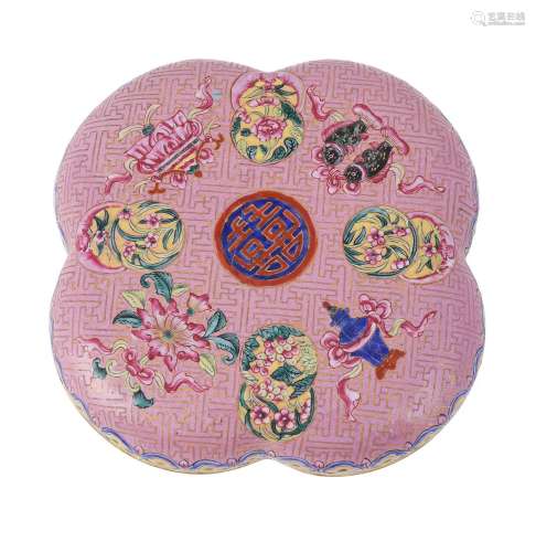 A Chinese lobed canton enamel box and cover
