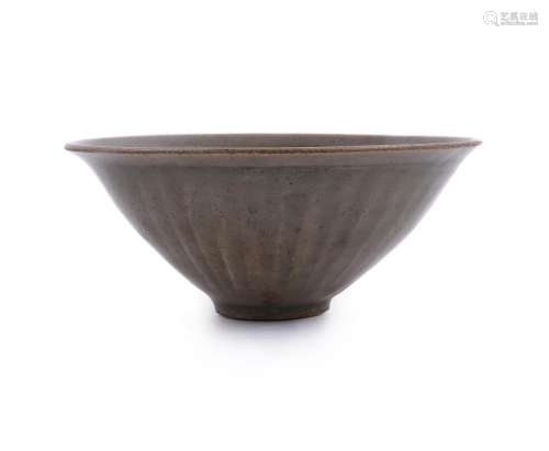 A Chinese yaozhou olive green bowl