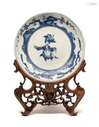 A JAPANESE BLUE AND WHITE KAKIEMON STYLE DISH