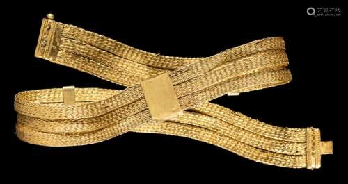A CHAM GOLD NECKLACE